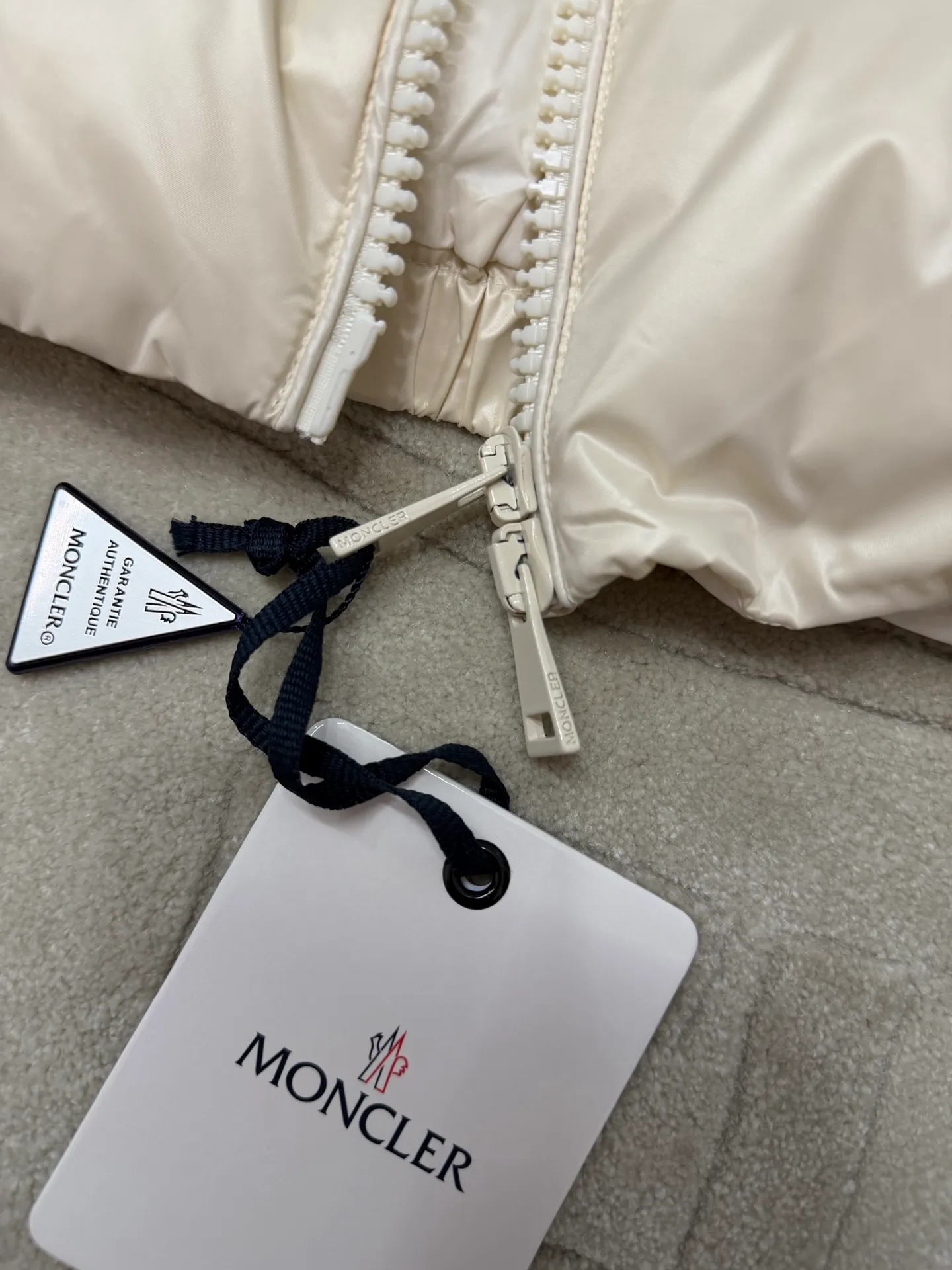 Moncler Andro ， ， 。 ， ， 1:1 ， ： / / Blue/Black Size：123